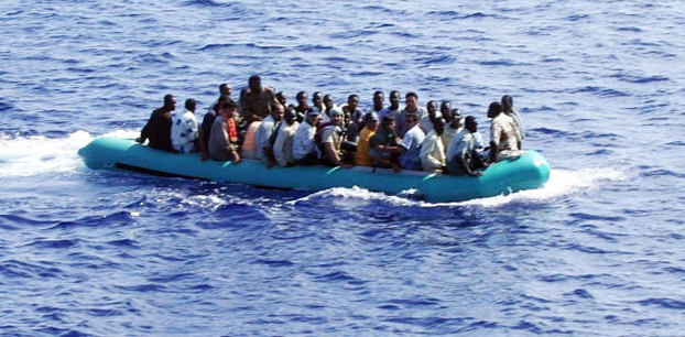 إنقاذ 40 مهاجرا سريا مغاربيا في مياه الأندلس