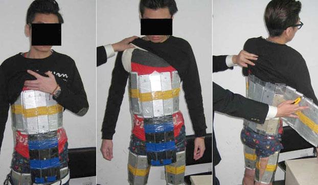 صور طريفة .. محاولة "غير ذكية" لتهريب عشرات الهواتف الذكية