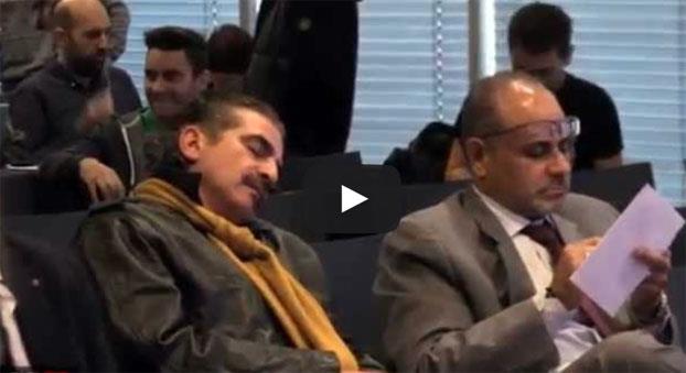 مدي 1 تي في - الأخبار : فيديو .. صحفي يغط في النوم أثناء مؤتمر صحفي لشافي هيرنانيدز