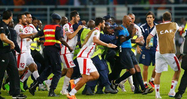 CAN 2015: l’arbitre de Tunisie-Guinée Équatoriale suspendu, amende pour la Tunisie