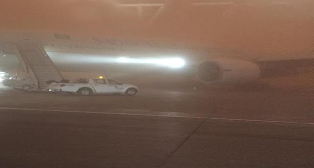 تعليق رحلات المغادرة من مطار جدة وحالة طوارئ في مكة بسبب الغبار