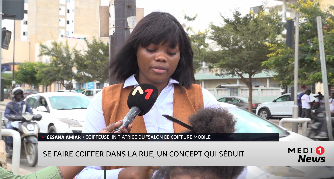 Sénégal : se faire coiffer dans la rue, un concept qui séduit