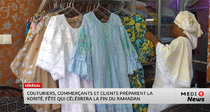 Sénégal : Couturiers, commerçants et clients préparent la Korité, fête qui célèbre la fin du Ramadan