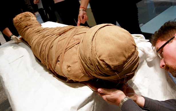 Égypte: des chercheurs dévoilent les secrets d'une momie royale grâce à l'imagerie médicale