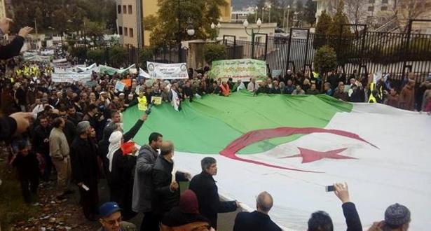 توقيف المعارض الجزائري كريم طابو
