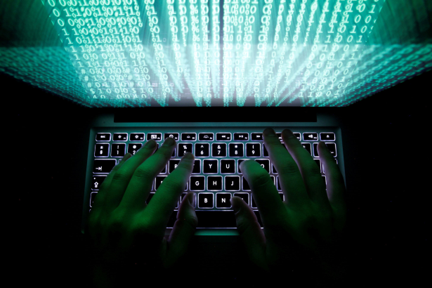 Royaume-Uni : deux adolescents derrière de vastes piratages informatiques