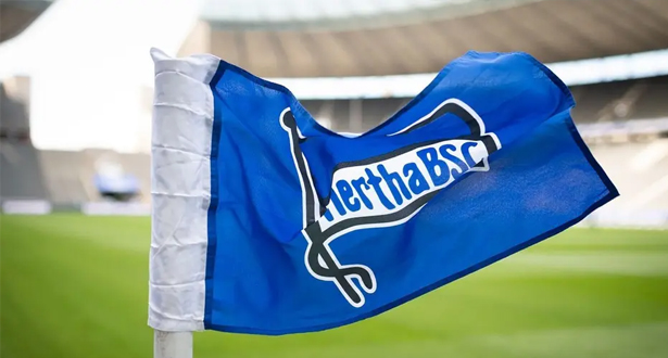 فريق هيرتا برلين الألماني يعلن إصابة أحد لاعبيه بفيروس كورونا