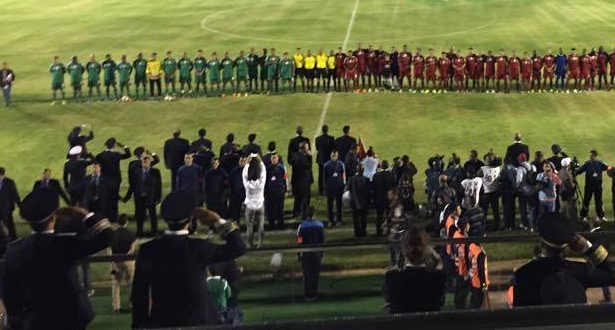 فيديو وصور .. تفاعل كبير مع عزف النشيد الوطني وأجواء عالمية غير مسبوقة بملعب الأغظف بالعيون