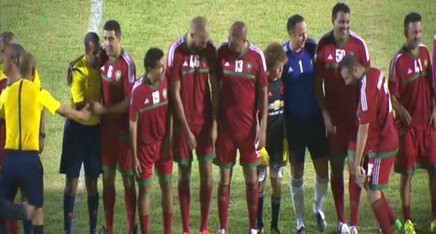 فيديو وصور .. تفاعل كبير مع عزف النشيد الوطني وأجواء عالمية غير مسبوقة بملعب الأغظف بالعيون