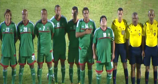 فيديو وصور .. تفاعل كبير مع عزف النشيد الوطني وأجواء عالمية غير مسبوقة بملعب الأغظف بالعيون