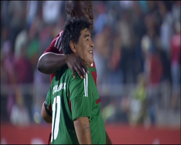 فيديو وصور .. تفاعل كبير مع عزف النشيد الوطني وأجواء عالمية غير مسبوقة بملعب الأغظف بالعيون