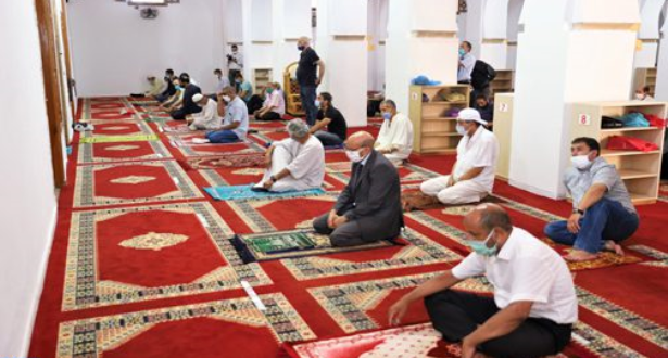 إعادة فتح المساجد .. لحظة وجدانية قوية للمصلين المغاربة واحترام تام لمختلف التدابير الوقائية

