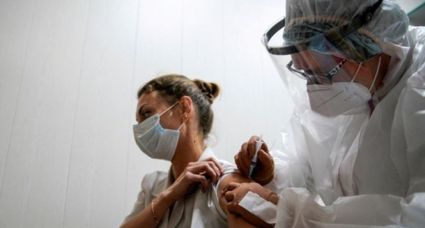 روسيا تبدأ حملة التلقيح الجماعي ضد عدوى فيروس كورونا