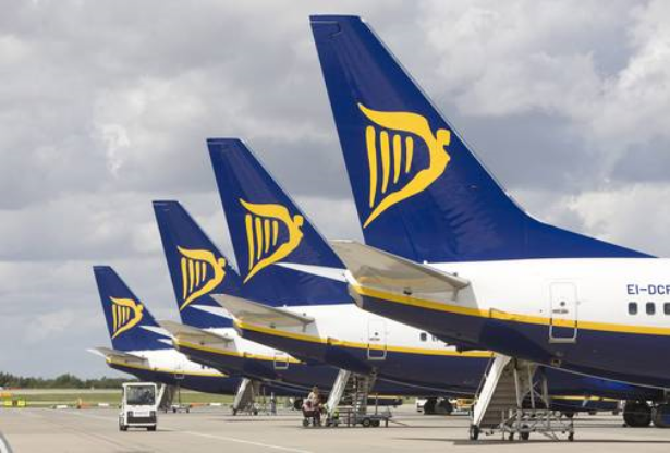 Omicron: Ryanair prévoit une perte annuelle allant jusqu'à 450 millions d'euros

