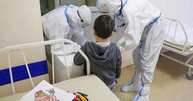 Covid-19 en Italie: le nombre d'enfants hospitalisés a doublé en une semaine

