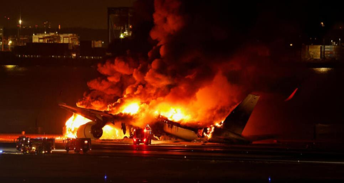 Japon : Un avion de ligne en feu à l’aéroport de Tokyo-Haneda