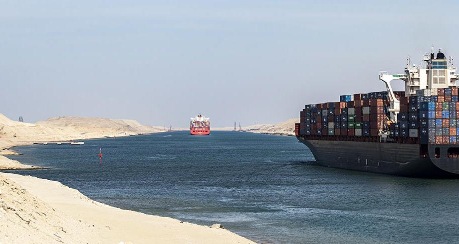Les revenus du canal de Suez atteignent 6,3 milliards USD en 2021, un chiffre record