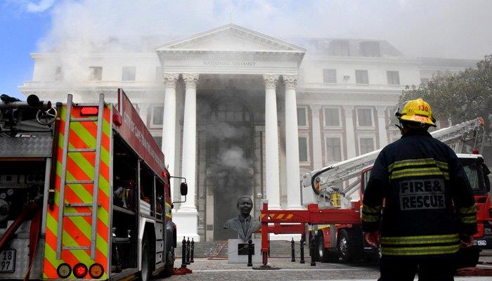 السيطرة على الحريق المدمر في برلمان جنوب افريقيا