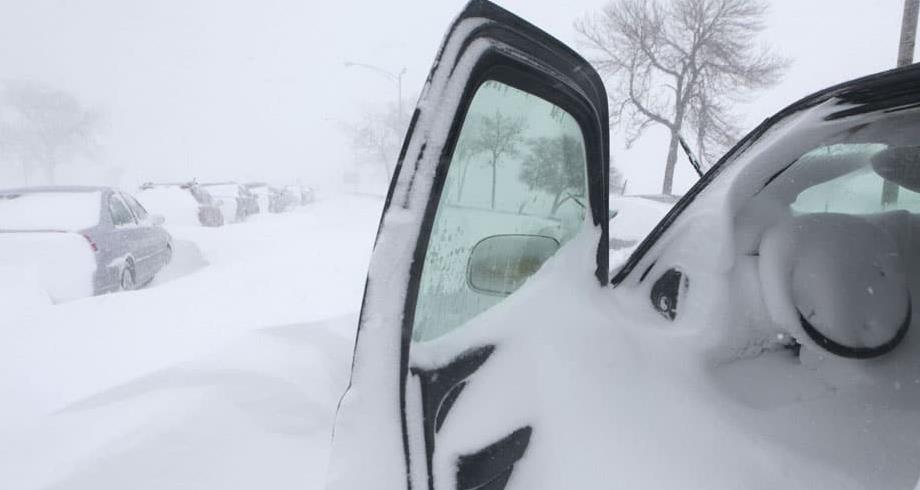 Tempête de neige aux Etats-Unis: au moins trois morts et des centaines d'automobilistes bloqués