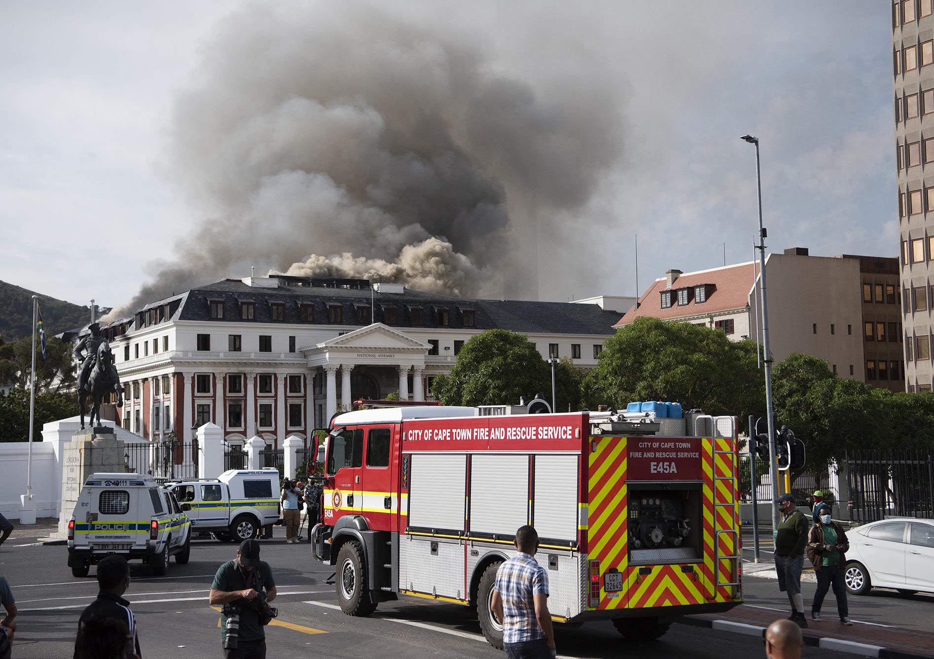 جنوب إفريقيا: اندلاع حريق في مبنى وزارة العدل

