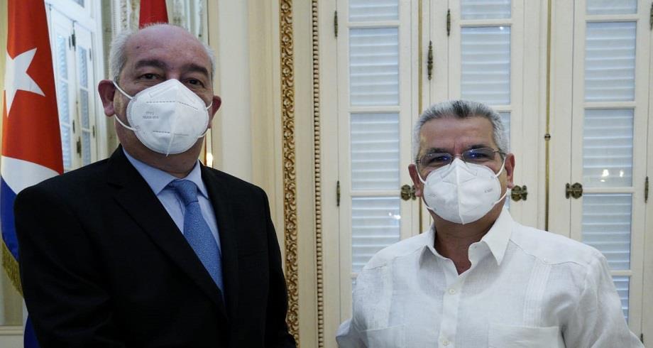 L'ambassadeur du Maroc à La Havane présente les copies figurées de ses lettres de créance