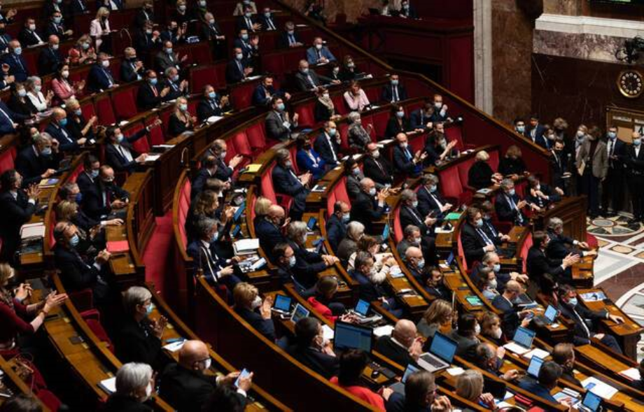 France: le Parlement adopte définitivement le projet de loi instaurant le pass vaccinal