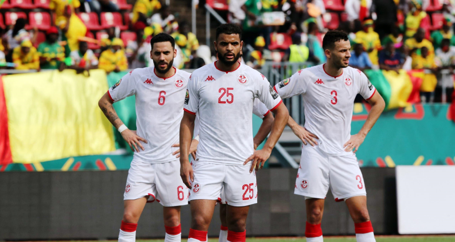 إصابة سبعة لاعبين تونسيين بفيروس كورونا من بينهم عميد الفريق