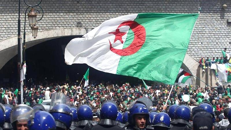الجزائر...تجميد أنشطة حزب العمال الاشتراكي وإغلاق مقره
