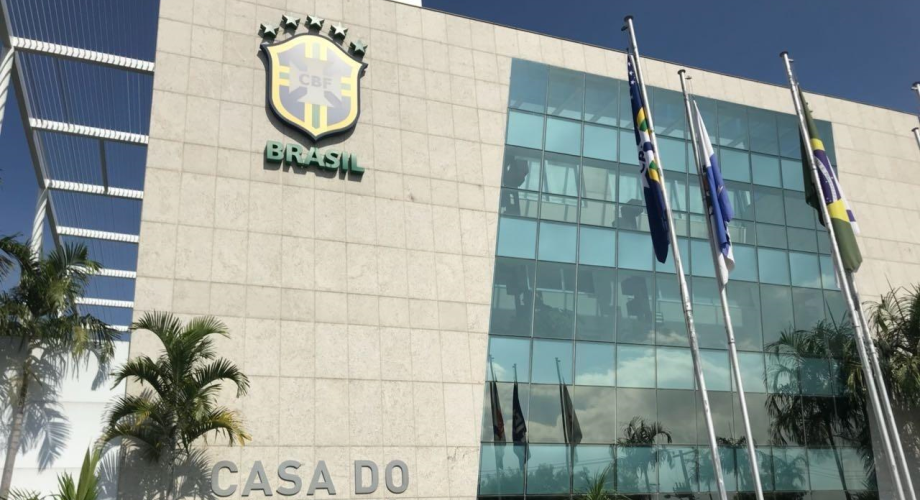 الاتحاد البرازيلي يلزم جميع اللاعبين بتلقي اللقاح