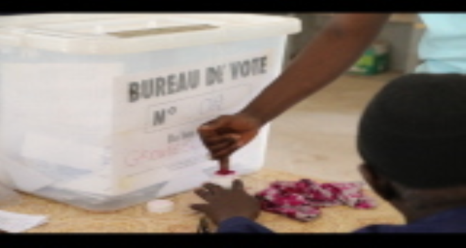 السنغاليون يشرعون في التوجه لمكاتب الاقتراع للتصويت في الانتخابات الجماعية

