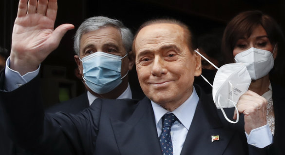Présidentielle en Italie: Berlusconi retire sa candidature


