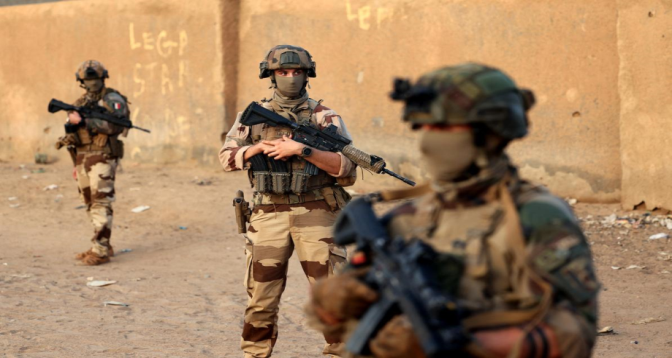 Mali: un militaire français tué dans une attaque contre le camp de Barkhane

