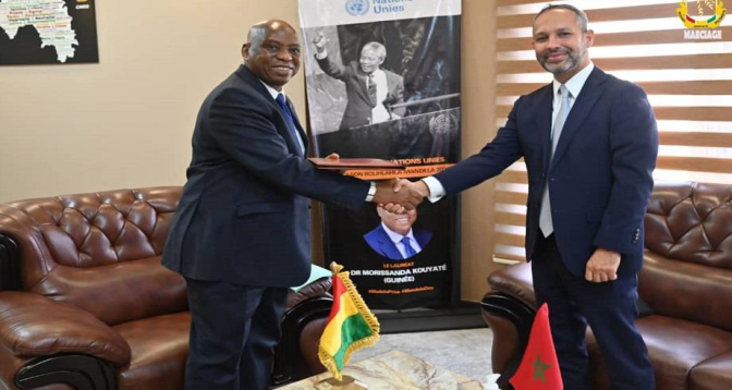 L’Ambassadeur du Roi en République de Guinée remet les copies figurées de ses lettres de créance