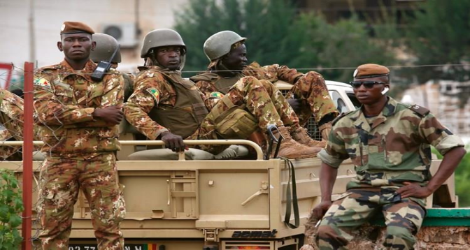 مالي.. مقتل 65 إرهابيا واعتقال 42 آخرين خلال عمليات للجيش