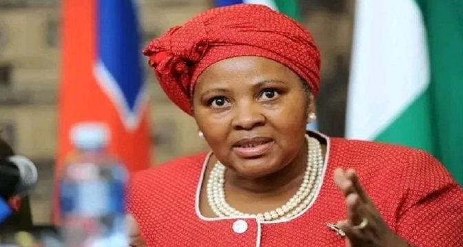La présidente du Parlement sud-africain approuve l'examen d'un rapport sur la destitution du Président