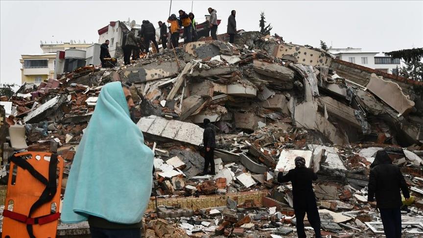 ارتفاع عدد ضحايا زلزال تركيا إلى 2316 قتيلا وقاربة 13 ألف جريح