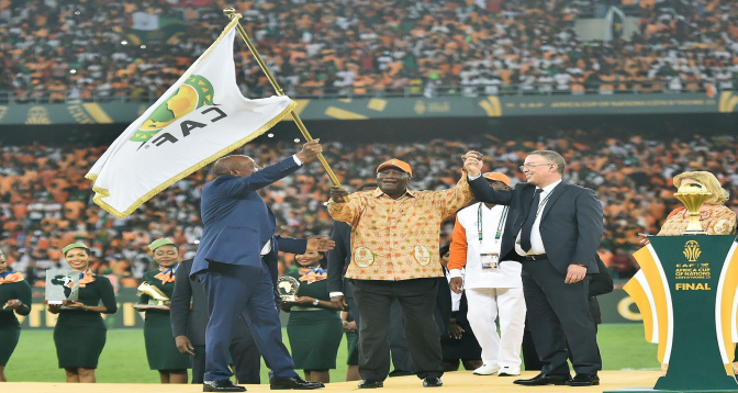 Vidéo. Le président de la FRMF reçoit le drapeau de la CAN 2025 