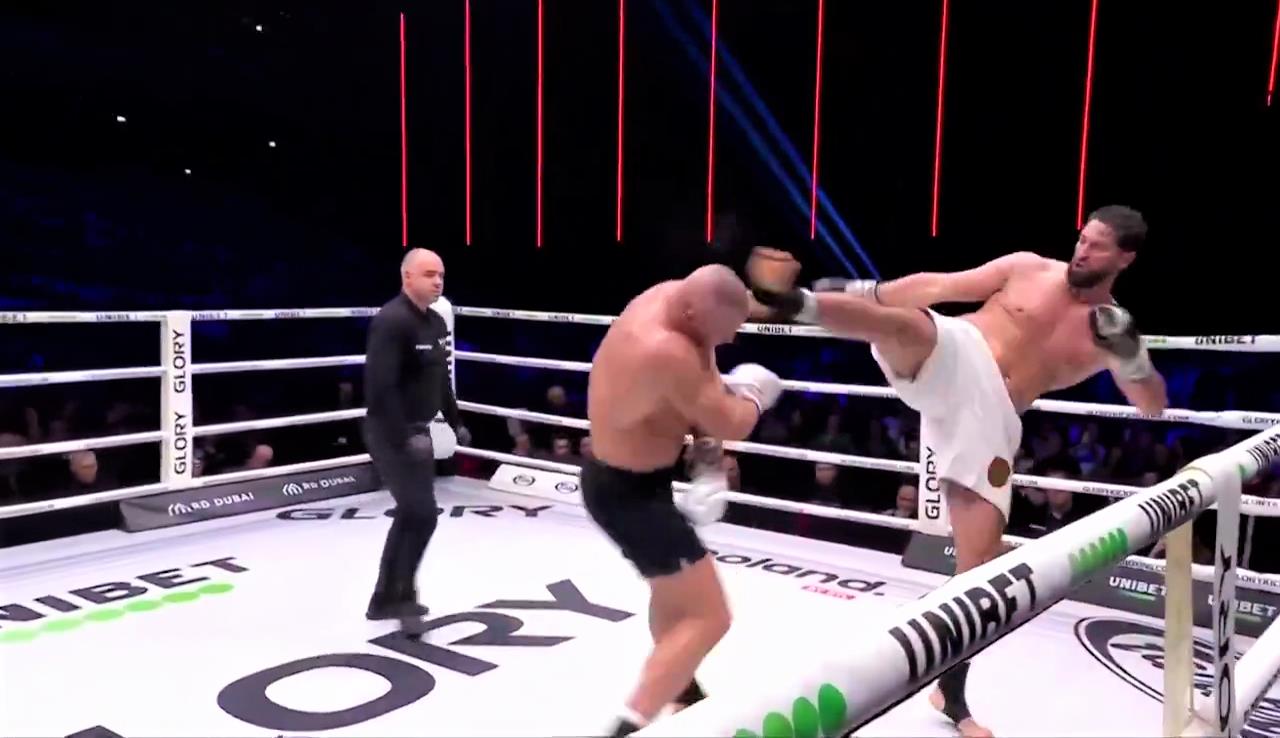Vidéo - Glory 98 : Jamal Ben Saddik signe son retour avec une victoire par KO et lance un défi à Rico Verhoeven