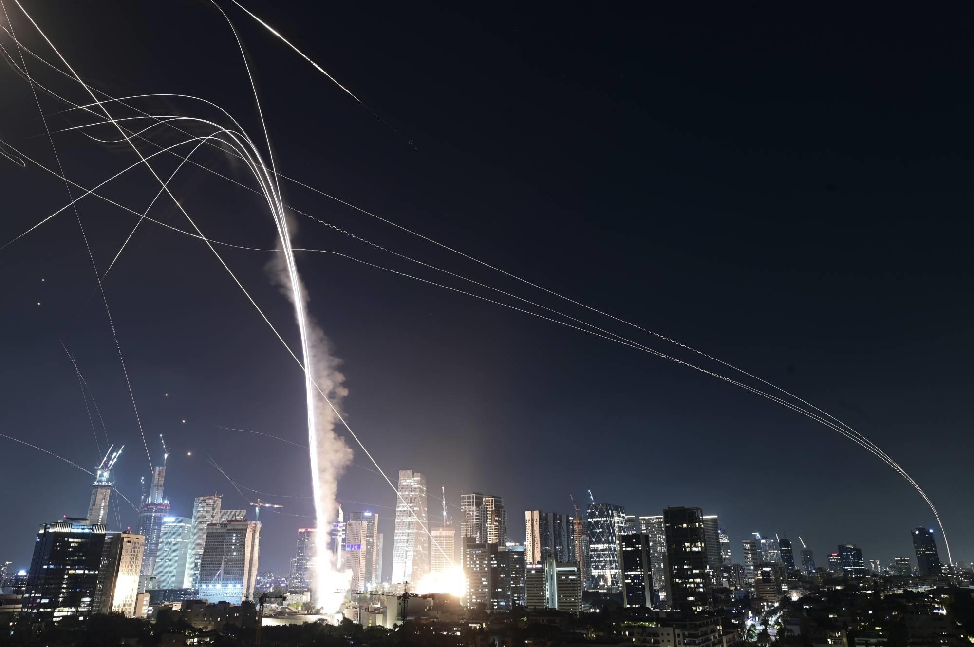 دول عربية والولايات المتحدة تدين الهجمات الإيرانية بالصواريخ والمسيرات على دول في الشرق الأوسط
