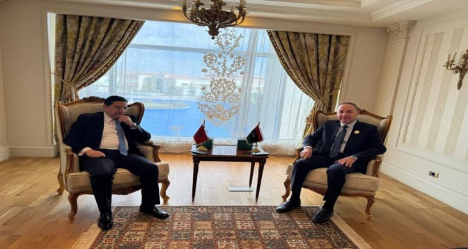 Sommet arabe extraordinaire: Nasser Bourita s’entretient avec le chargé de gestion des affaires au ministère libyen des Affaires étrangères

