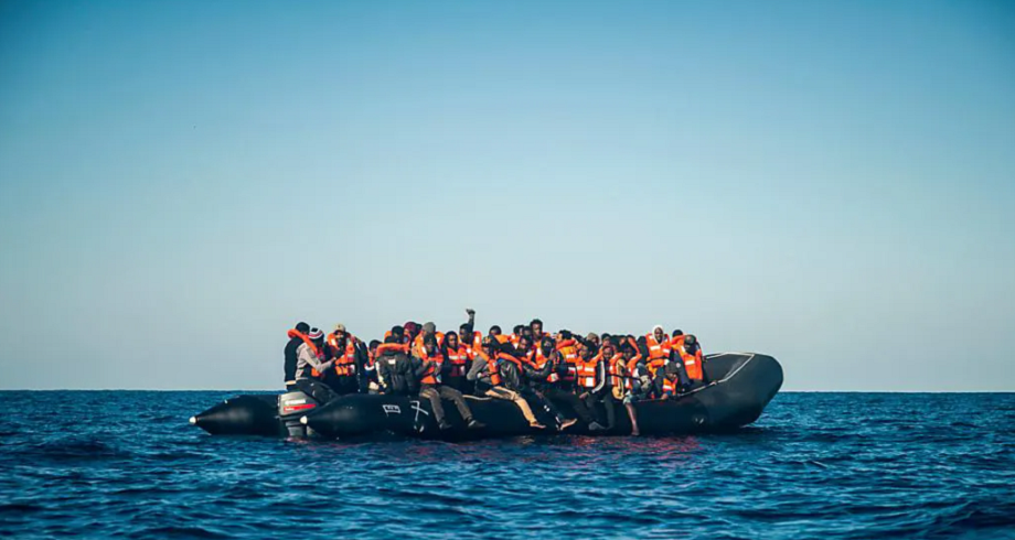 انتشال 4 جثث لمهاجرين سريين إثر غرق 3 قوارب بعرض السواحل التونسية