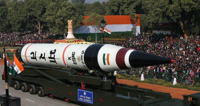 Inde: 1er test en vol d’un missile capable de transporter plusieurs ogives nucléaires