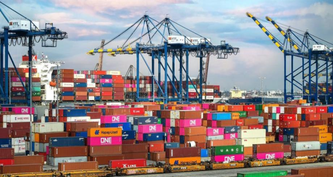 Le commerce mondial a connu une expansion record en 2024