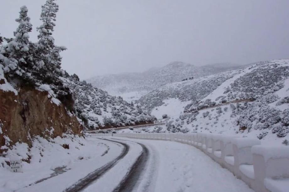 Alerte météo : Fortes rafales de vent et chutes de neige, lundi et mardi, dans plusieurs provinces du Maroc