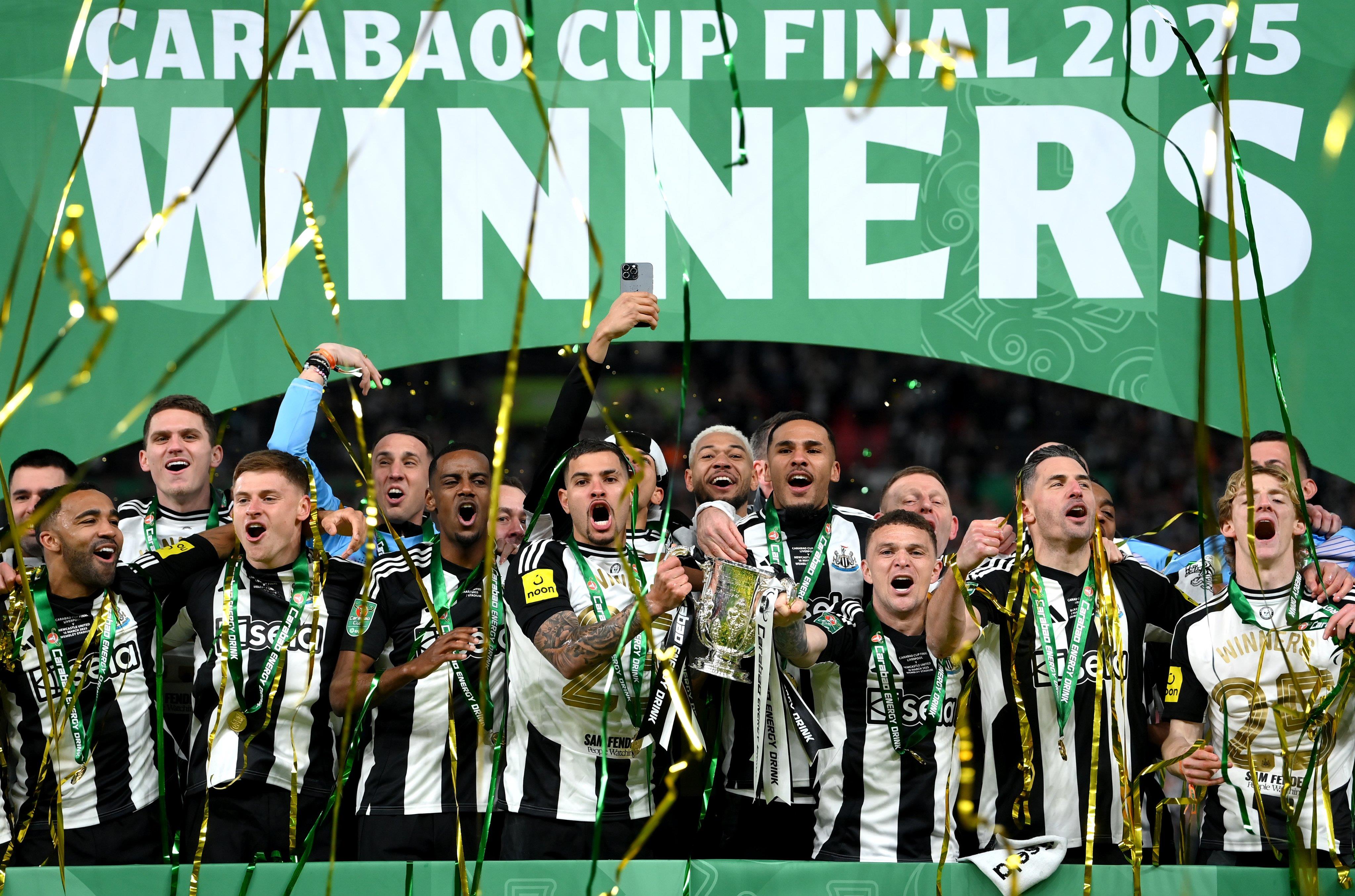 Newcastle remporte la coupe de la Ligue anglaise, son premier sacre depuis 1955