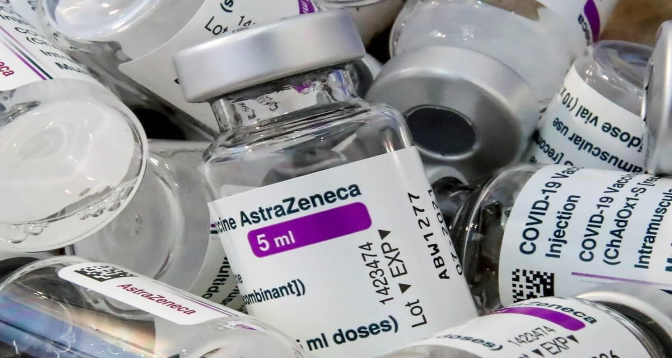 أسترازينيكا تؤكد أن جرعة ثالثة من لقاحها فعالة ضد أوميكرون