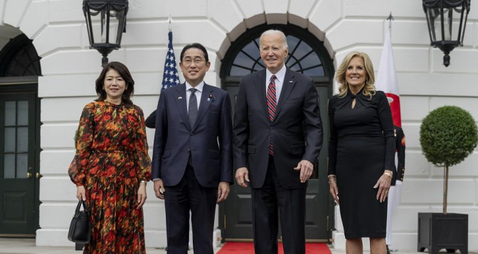 Biden reçoit le PM japonais pour renforcer l’alliance de sécurité entre les deux pays