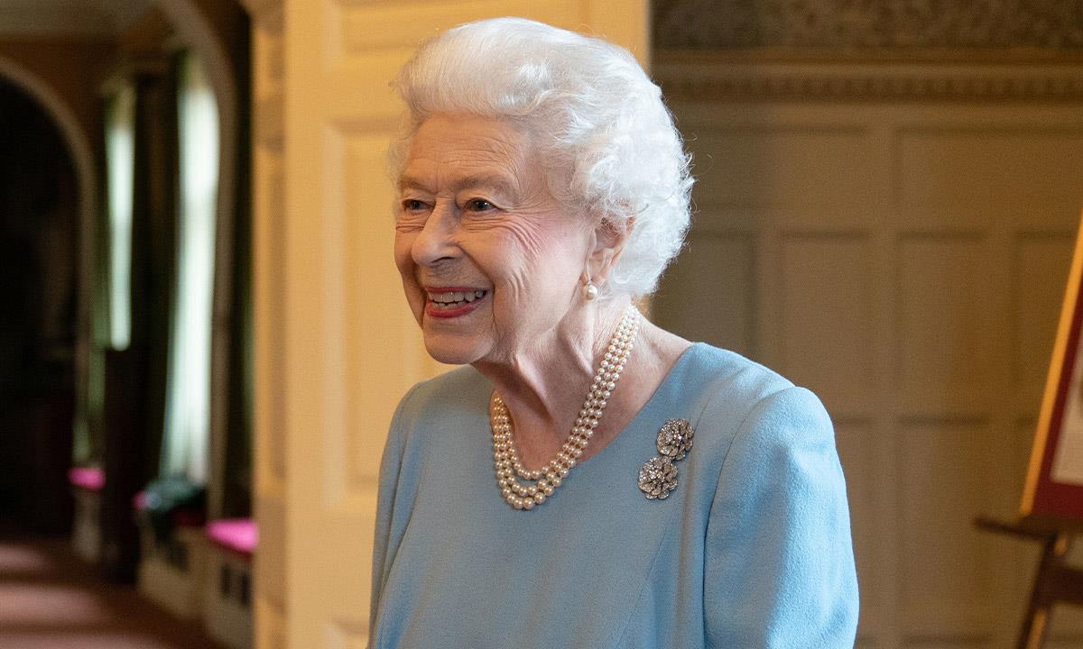 الملكة إليزابيث الثانية تحتفل بعيدها السادس والتسعين بعيداً من الأنظار
