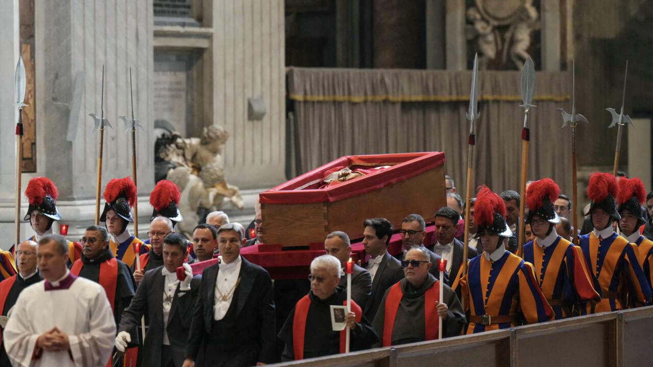 Vatican : Le cercueil du Pape François exposé dans la basilique Saint-Pierre