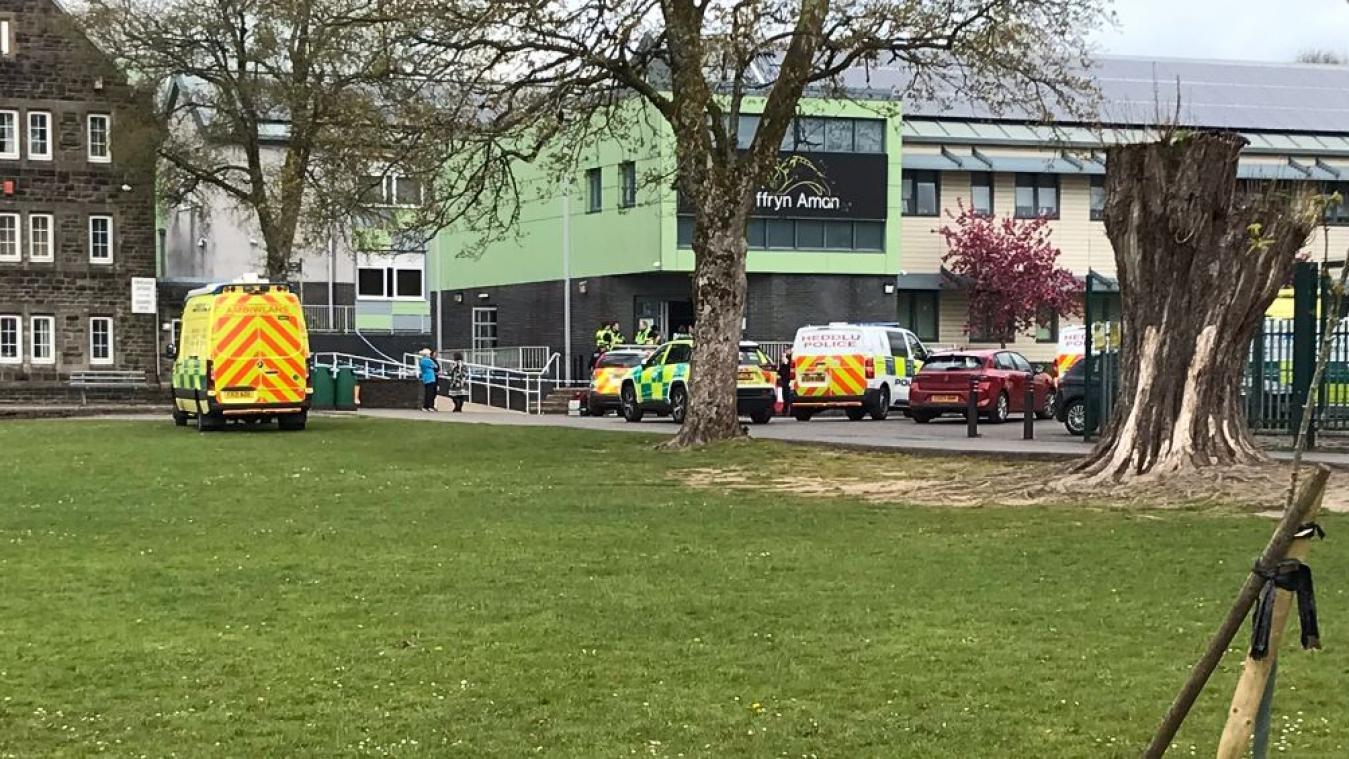Trois blessés dans une école au Pays de Galles, une personne interpellée